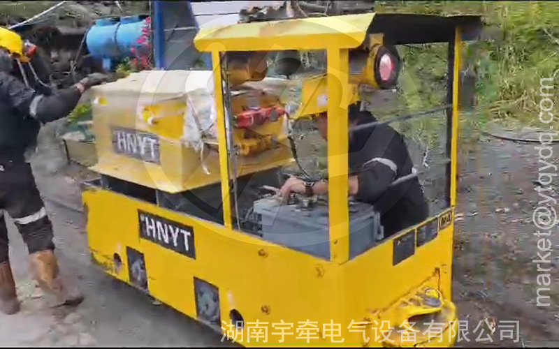 2.5噸防爆蓄電池電機車海外運行.jpg